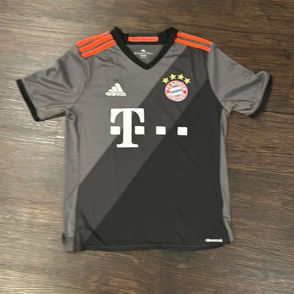 Adidas Boys Size Large FC Bayern Munchen Jersey - Picture 1 of 5
